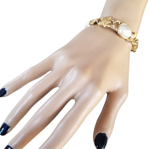 Vintage Gold Tone Hammered Faux Pearl Stafish Seashell Nautical Bracelet - Picture 11 of 14